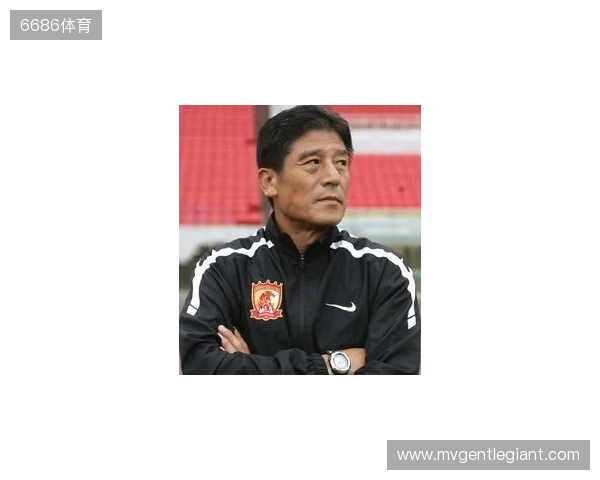 渝媒：李章洙在重庆被球迷请吃火锅，他直接吃的红锅微辣