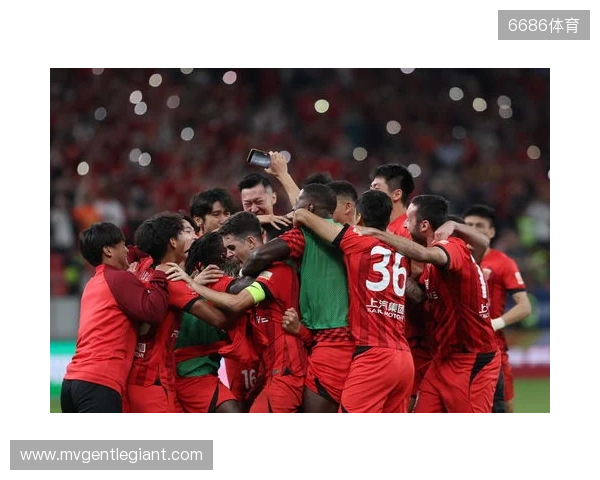 三连冠！上海海港加冕2025赛季中超冠军，摘下队史中超第四星