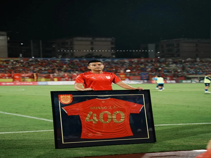 黄希扬：希望在向余望们身上能实现全国球迷的愿望，走向世界杯