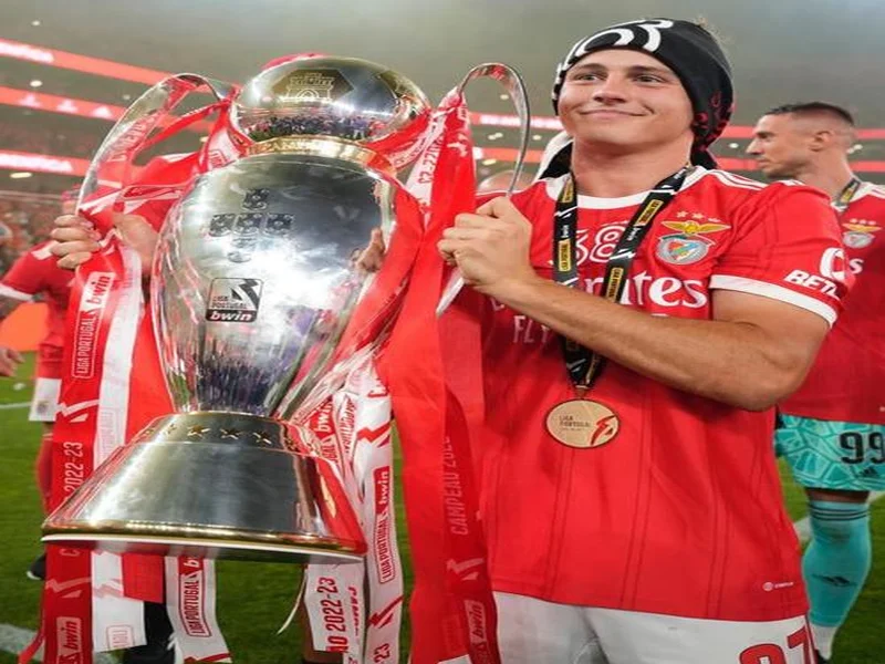 攻守全能，若昂-内维斯在葡萄牙国家队生涯上演首个帽子戏法